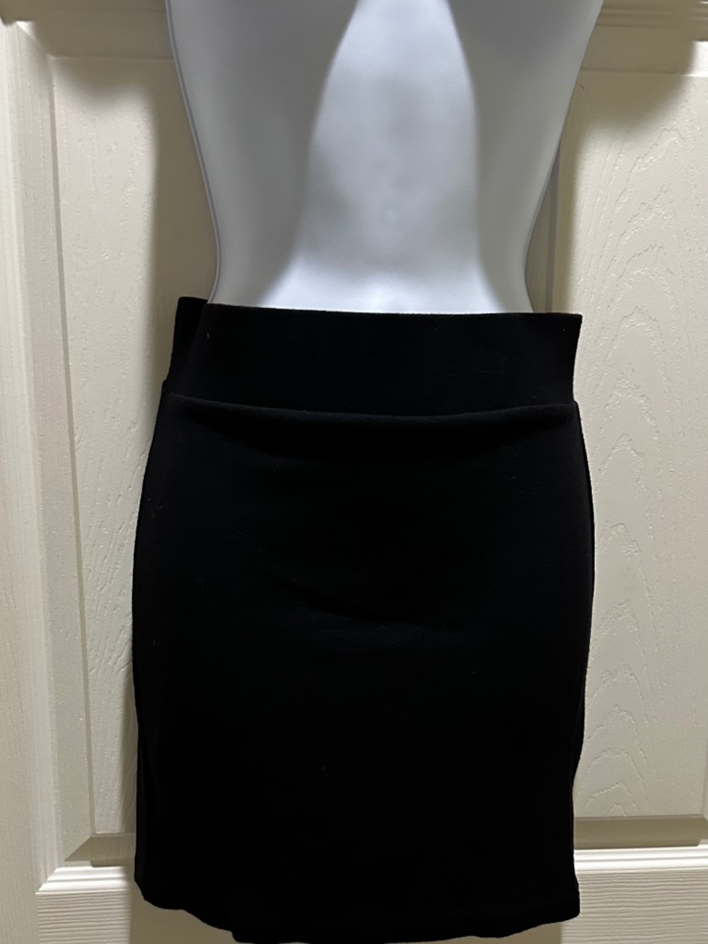 NWT Forever 21, black short skirt, size S
